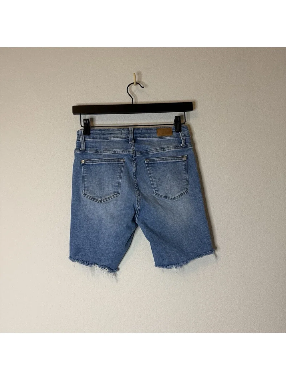 Judy Blue Women’s 3/26 Skinny Fit Denim Bermuda Shorts Raw Hem Stretch